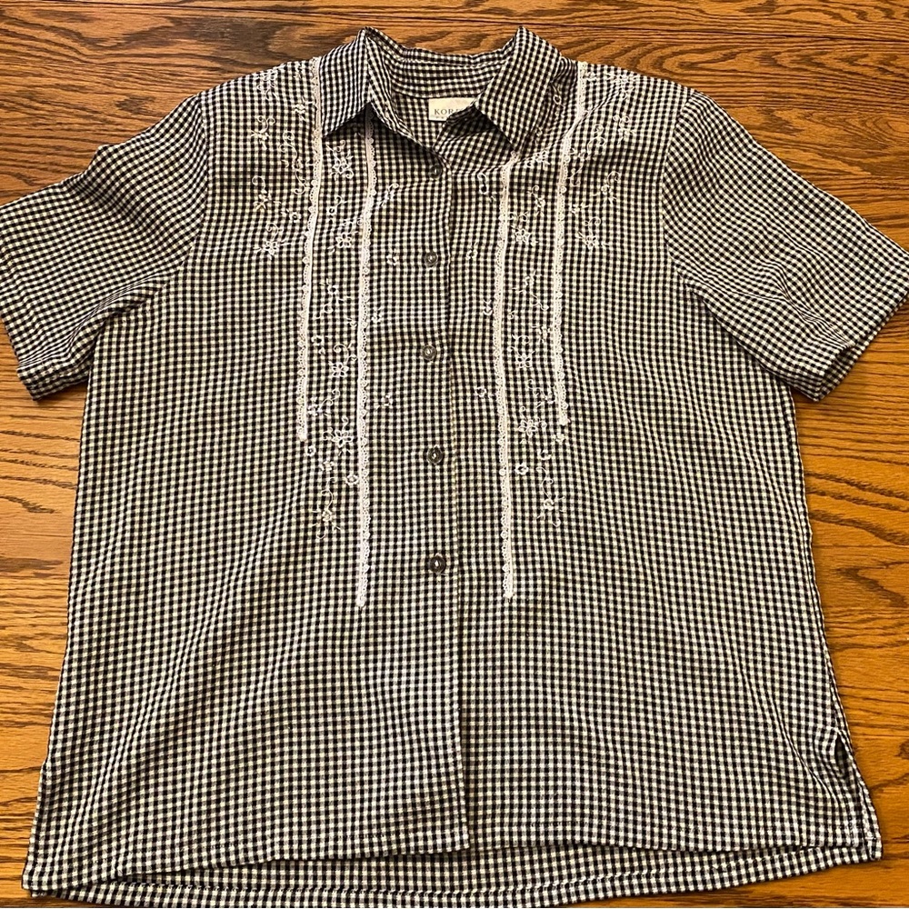 Koret petites button down embroidered shirt size L